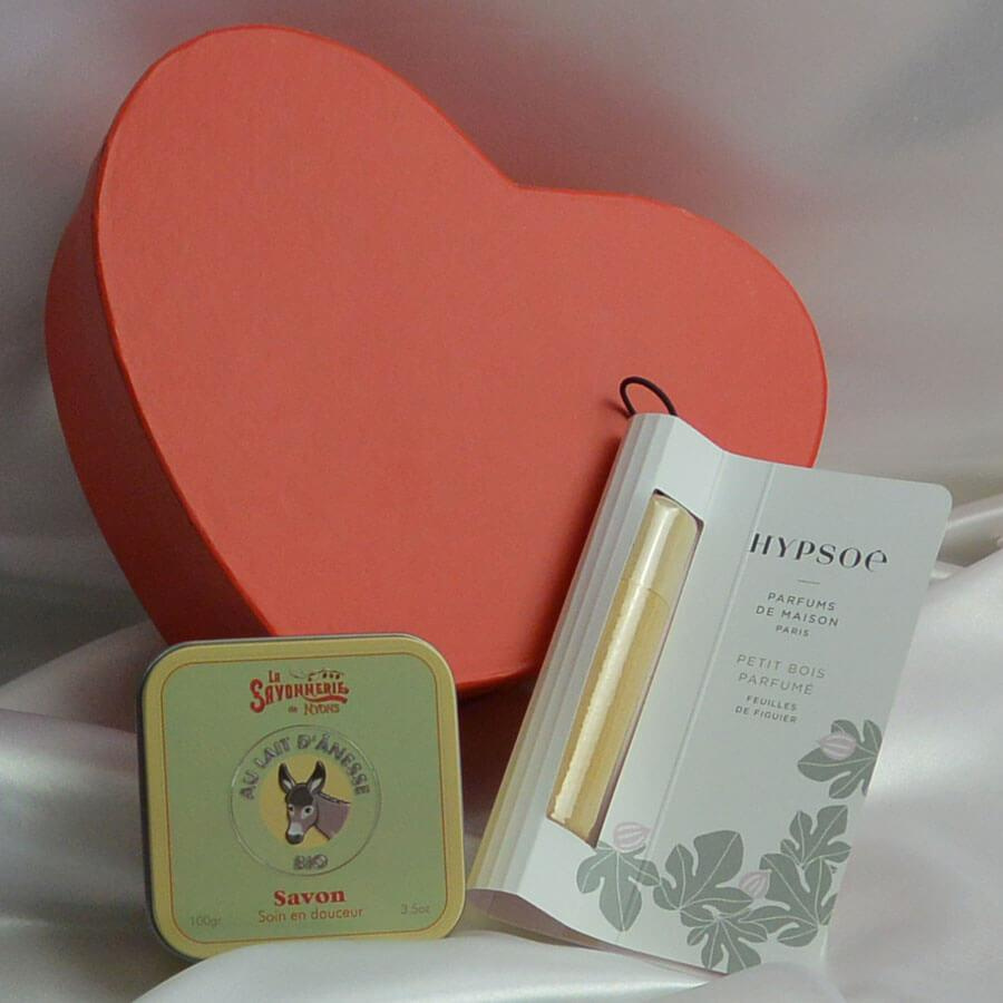 boite-cadeau-savon-lait-anesse-bois-parfume-contenu