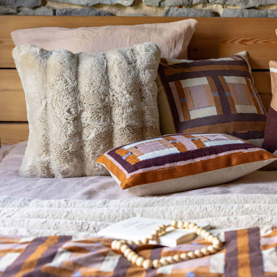 coussin-naturel-astrid-sur-lit