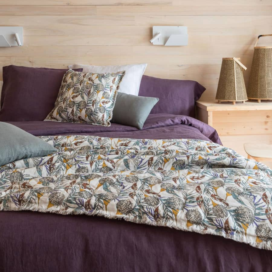 housse-de-couette-en-lin-raisin-ambiance-lit