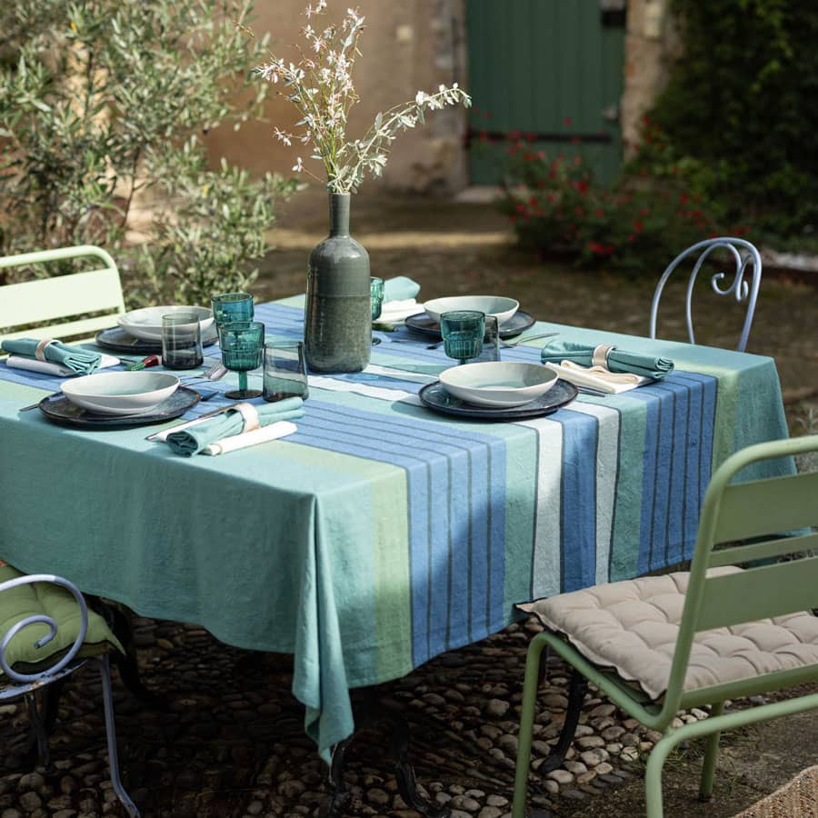 linge-de-table-yuna-paon-dans-jardin