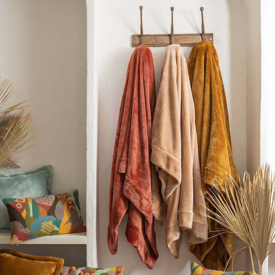 plaid-tendresse-sienne-safran-dragee-ambiance