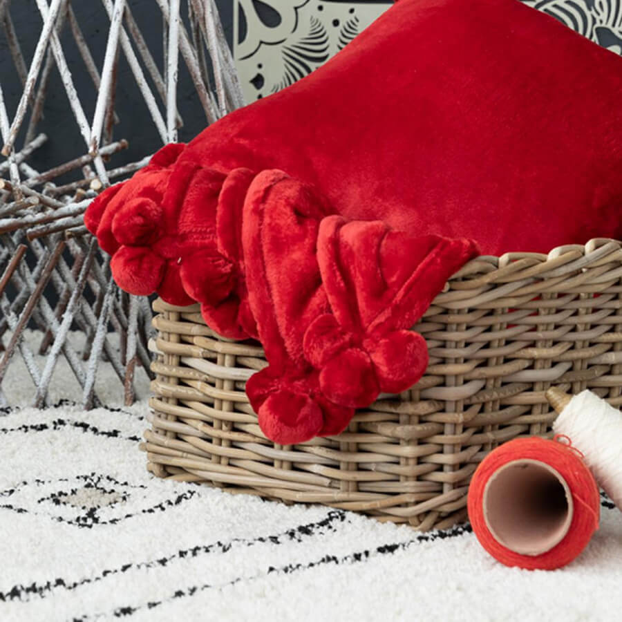 plzid-pompons-rouge-rubis-ambiance