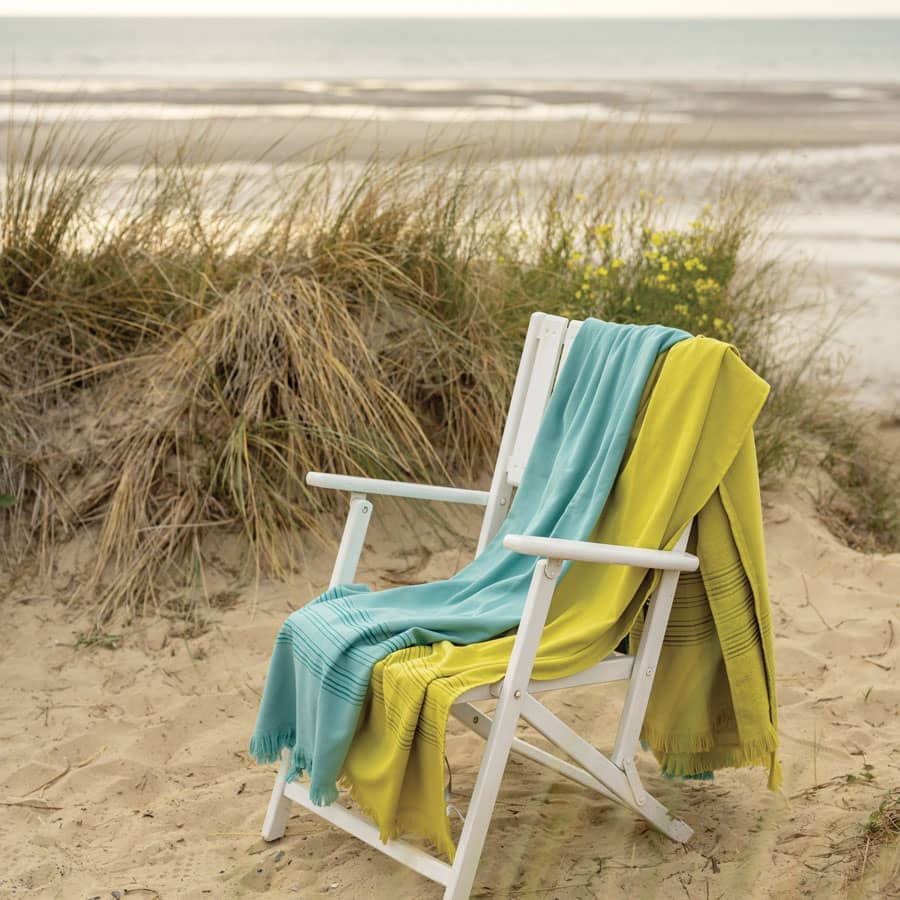serviettes-de-plage-sur-transat