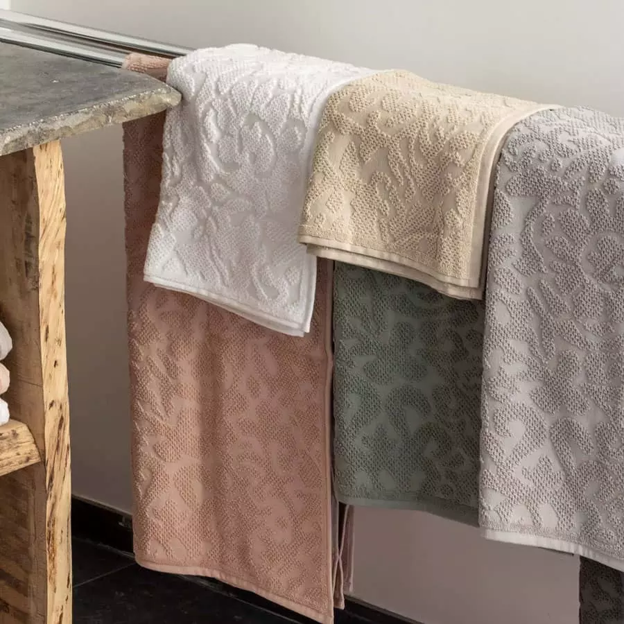 serviettes-collection-gilda-sur-presentoir